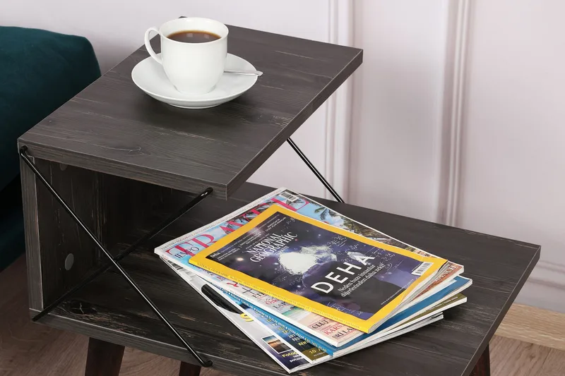 Kaysie Retro Sängbord 50 cm med Trä- och Valnötsutseende, Förvaring med Hyllor - Mörkbrun - Möbler - Bord