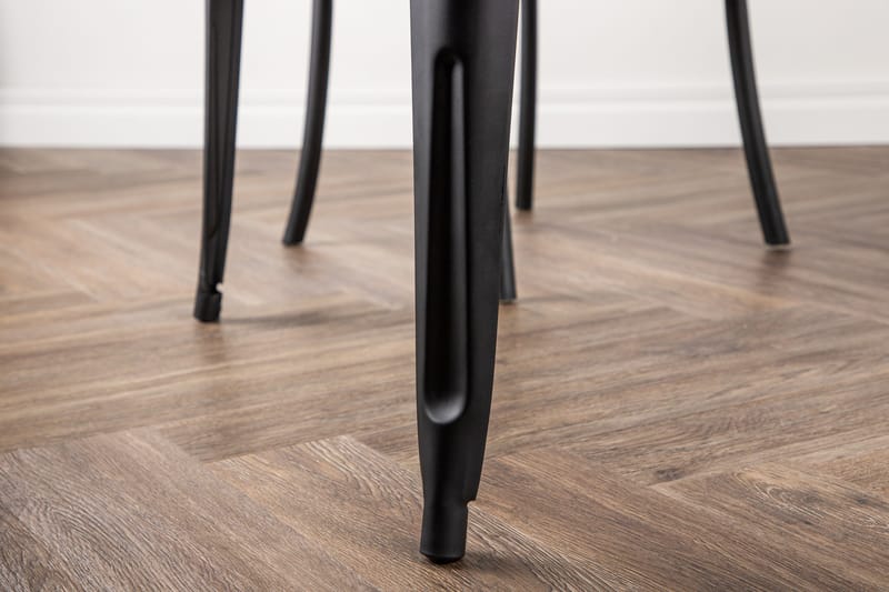 Matbord Venture Home Tempe Matbord 140 cm Walnut - Möbler - Bord