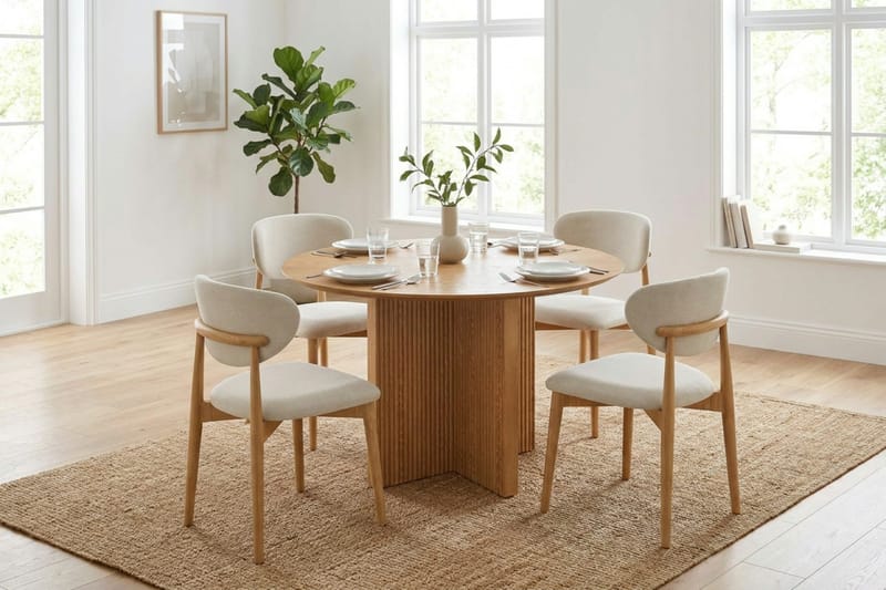 Edda Matgrupp runt 110 cm Ek med 4 Molly Matstolar - Ek - Möbler - Matplats - Matgrupp & matbord med stolar