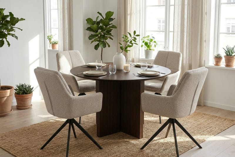 Edda Matgrupp runt 110 cm Rökt Ek med 4 Torsby Matstolar - Rökt ek - Möbler - Matplats - Matgrupp & matbord med stolar