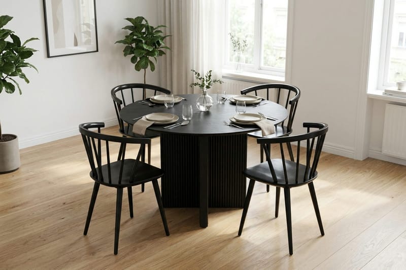 Edda Matgrupp runt 110 cm Svart med 4 Tyrö Matstolar - Svart - Möbler - Matplats - Matgrupp & matbord med stolar