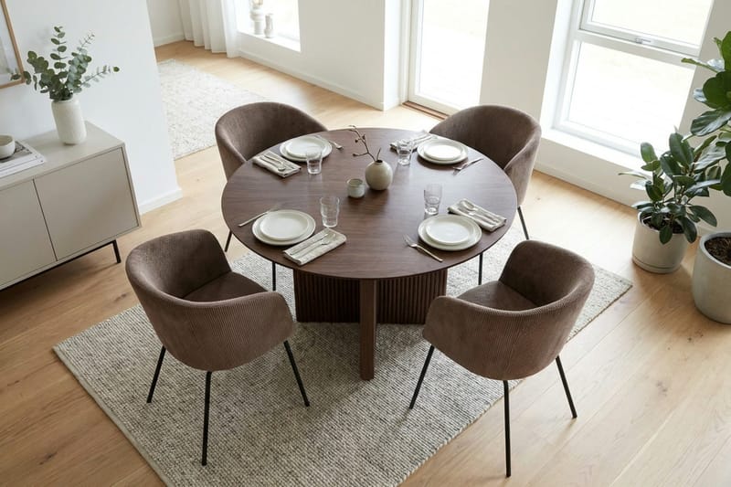 Edda Matgrupp runt 110 cm Valnöt med 4 Berit Matstolar - Valnöt - Möbler - Matplats - Matgrupp & matbord med stolar