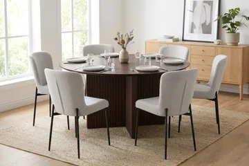 Edda Matgrupp runt 150 cm Rökt Ek med 6 Elsie Matstolar - Rökt ek - Möbler - Matplats - Matgrupp & matbord med stolar