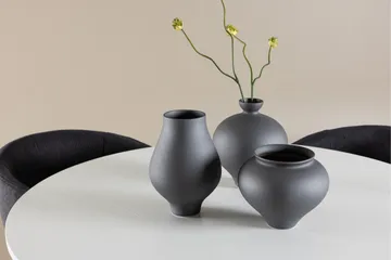 Härön Matgrupp 110 cm Rund med 4 Berit stolar - Vit/Svart - Möbler - Matplats - Matgrupp & matbord med stolar