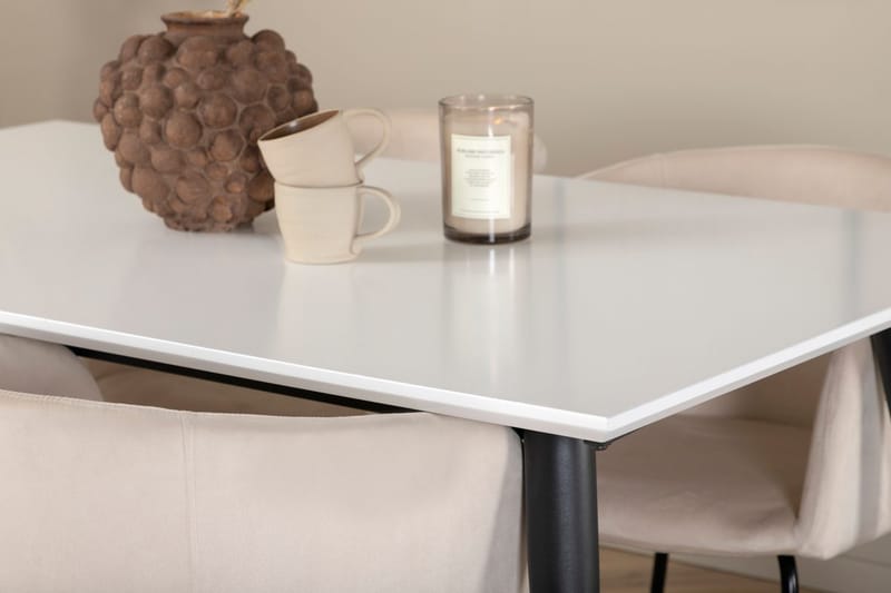 Jimmy Förlängningsbart Matbord 150 cm med 4 Berit Karmstol Sammet med Armstöd - Möbler - Matplats - Matgrupp & matbord med stolar