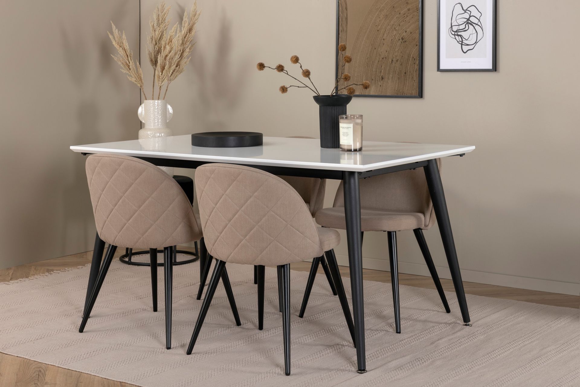 Jimmy Matgrupp 150 cm Rektangulär med 4 Velvet stolar - Beige - Möbler - Matplats - Matgrupp & matbord med stolar