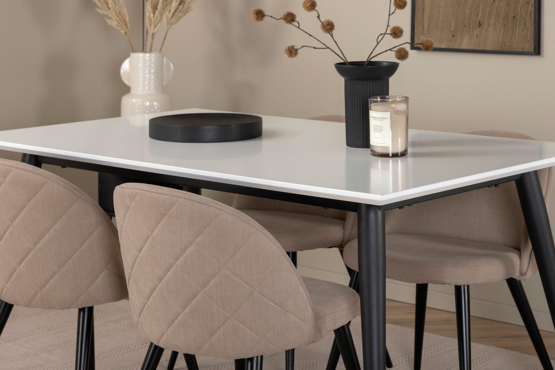 Jimmy Matgrupp 150 cm Rektangulär med 4 Velvet stolar - Beige - Möbler - Matplats - Matgrupp & matbord med stolar