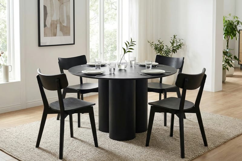 Juno Matgrupp 110 cm runt i Svart med 4 Amelia Matstolar - Svart - Möbler - Matplats - Matgrupp & matbord med stolar