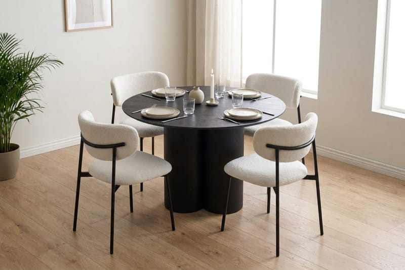 Juno Matgrupp runt 110 cm Svart med 4 Lucy Matstolar - Svart - Möbler - Matplats - Matgrupp & matbord med stolar