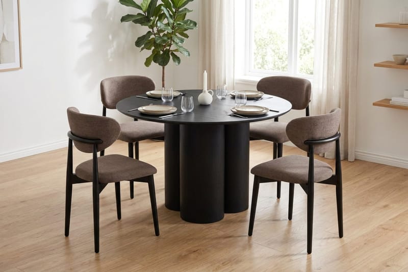 Juno Matgrupp runt 110 cm Svart med 4 Molly Matstolar - Svart - Möbler - Matplats - Matgrupp & matbord med stolar