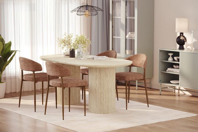Kopparbo Matbord Travetin utseende med 4 st Jairam Matstolar - Beige - Möbler - Matplats - Matgrupp & matbord med stolar