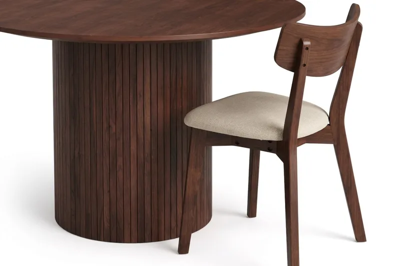 Kopparbo Matgrupp 110 cm runt i Valnöt med 4 Amelia Matstolar med Dyna - Valnöt/Beige - Möbler - Matplats - Matgrupp & matbord med stolar