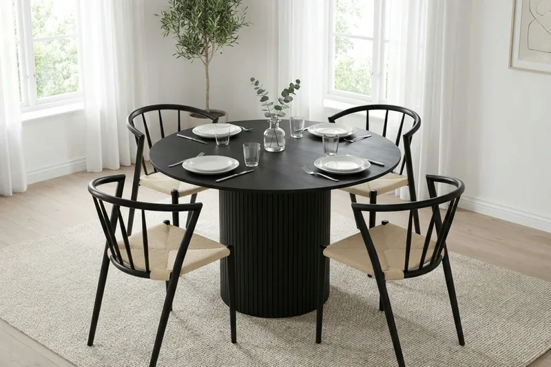 Kopparbo Matgrupp runt 110 cm Svart med 4 Winston Matstolar - Svart - Möbler - Matplats - Matgrupp & matbord med stolar