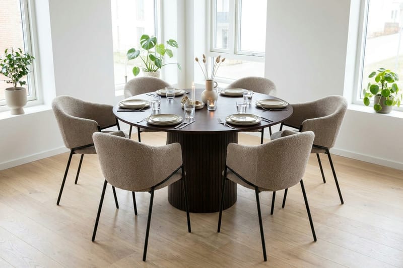 Kopparbo Matgrupp runt 130 cm Rökt Ek med 6 Filip Matstolar - Rökt ek - Möbler - Matplats - Matgrupp & matbord med stolar