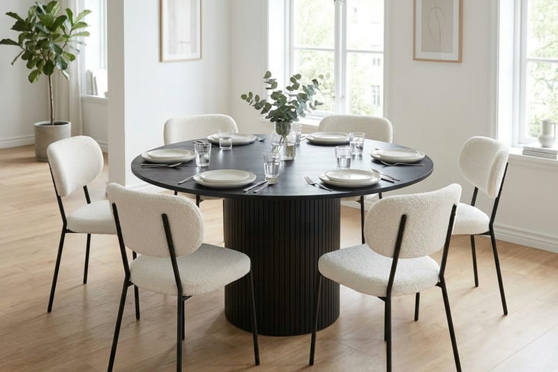 Kopparbo Matgrupp runt 130 cm Svart med 6 Gemmiano Matstolar - Svart - Möbler - Matplats - Matgrupp & matbord med stolar