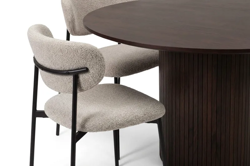 Kopparbo Rund Matgrupp 110 cm – Matbord med 4 Lucy Matstolar i Trä med Rökt Ek-utseende - Mörkbrun - Möbler - Matplats - Matgrupp & matbord med stolar