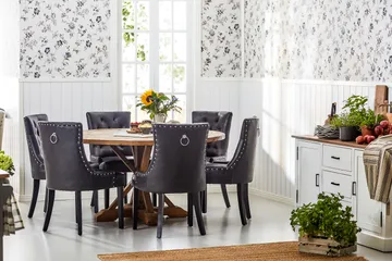 Lyon Rund Matgrupp 150 cm med 6 Tuva Stolar - Brun Vintage Alm / Svart Pu - Möbler - Matplats - Matgrupp & matbord med stolar