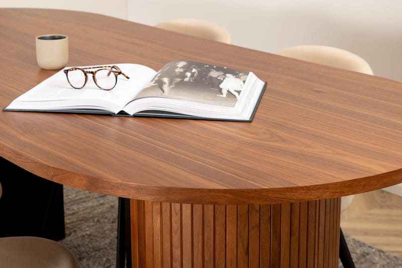 Biana Matgrupp 200 cm Oval inkl 4 Velvets Stolar - Valnötsbrun/Svart - Möbler - Matplats - Matgrupp & matbord med stolar
