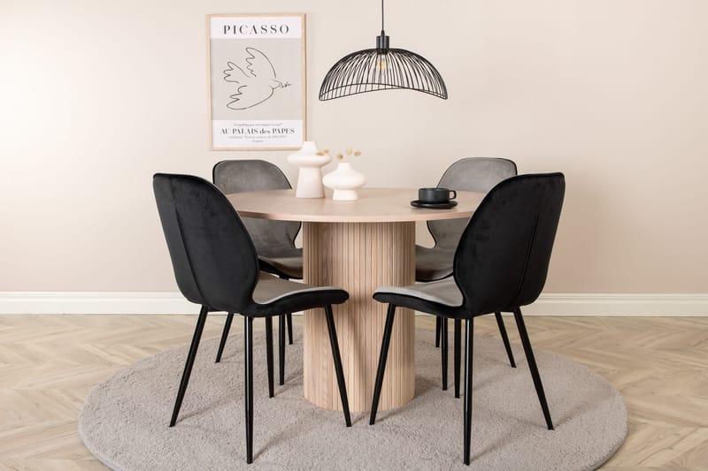 Bianca runt matbord med 4st Emma matstol