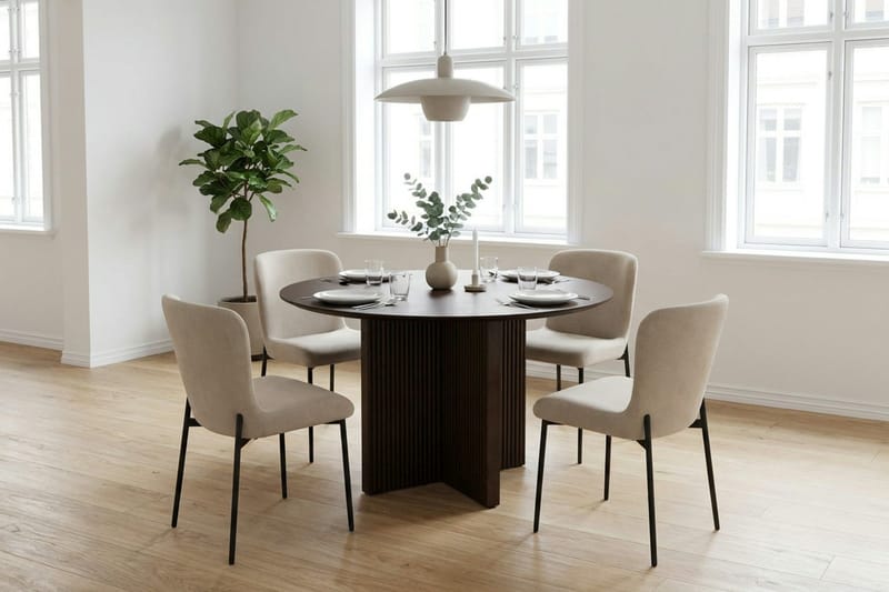 Edda Matgrupp runt 110 cm Rökt Ek med 4 Elsie Matstolar - Rökt ek/Beige - Möbler - Matplats - Matgrupp & matbord med stolar