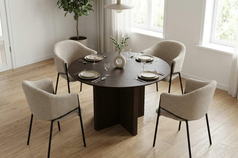 Edda Matgrupp runt 110 cm Rökt Ek med 4 Filip Matstolar - Rökt ek - Möbler - Matplats - Matgrupp & matbord med stolar