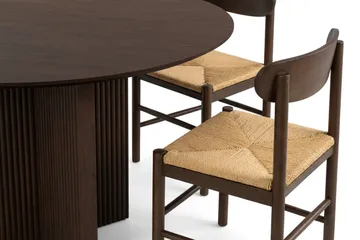 Edda Matgrupp runt 110 cm Rökt Ek med 4 Malte Matstolar - Möbler - Matplats - Matgrupp & matbord med stolar