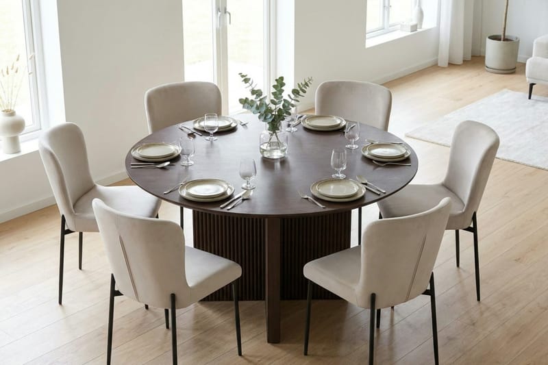 Edda Matgrupp runt 130 cm Rökt Ek med 6 Elsie Matstolar - Rökt ek/Beige - Möbler - Matplats - Matgrupp & matbord med stolar