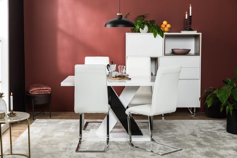ESSUNGA Matbord Vit/Svart + 4 SALA Stol Svart PU/Krom - Möbler - Matplats - Matgrupp & matbord med stolar