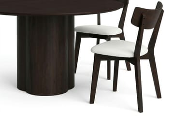 Juno Matgrupp 150 cm runt i Rökt Ek med 6 Amelia Matstolar med Dyna - Rökt Ek/Beige - Möbler - Matplats - Matgrupp & matbord med stolar