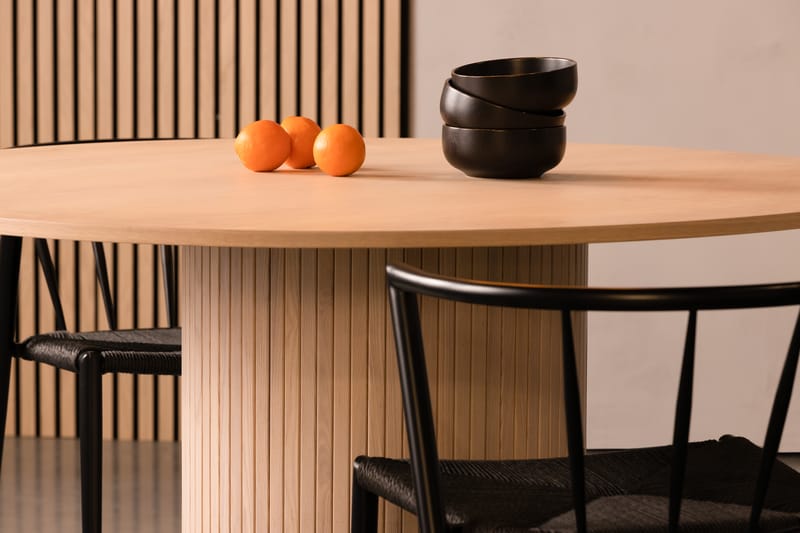 Kopparbo Bord 130 cm Rund Beige + 4 EWALD Stolar Svart - Möbler - Matplats - Matgrupp & matbord med stolar