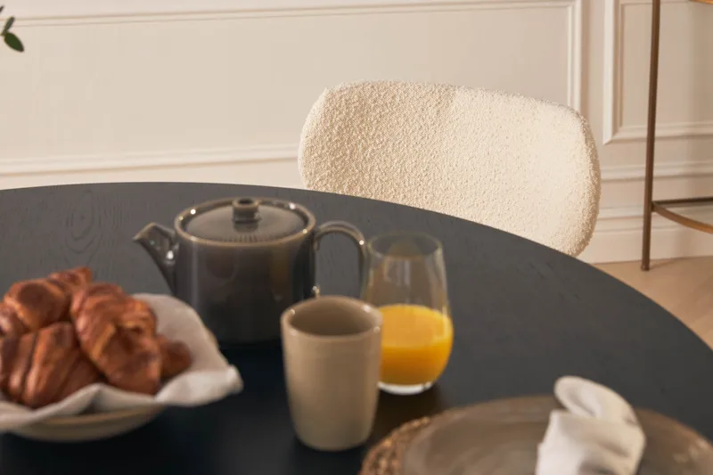 Kopparbo Matbord Runt 130 cm Svart + 4st Gemmiano Matstol - Möbler - Matplats - Matgrupp & matbord med stolar