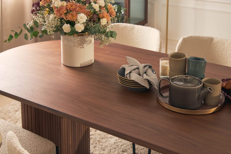 Noira Matbord 220 cm Massiv Valnöt med 6st Gemmiano Matstol - Brun / Teddy / Trä - Möbler - Matplats - Matgrupp & matbord med stolar