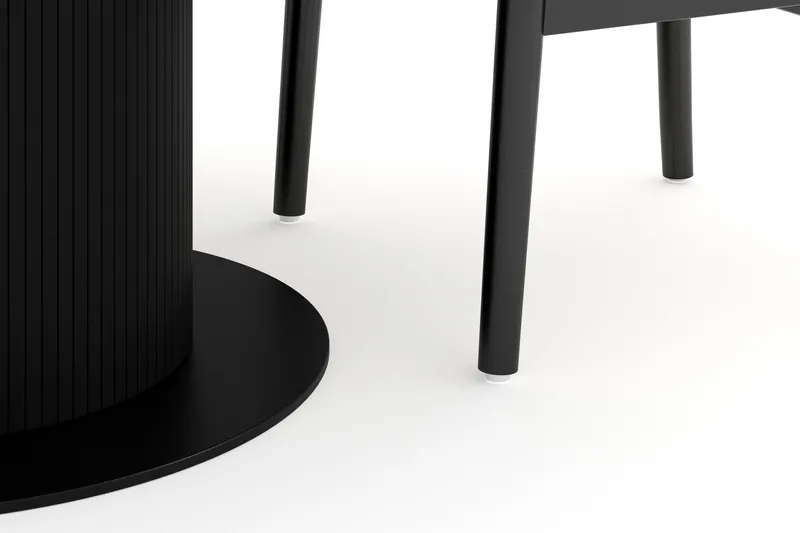 Noira Matgrupp 120 cm Massiv Ek Rund med 4 Dastoori Matstol - 2220067-4,2206128-1 - Svart - Möbler - Matplats - Matgrupp & matbord med stolar