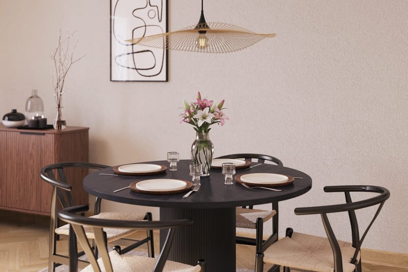 Noira Matgrupp 120 cm Massiv Ek Rund med 4 Dastoori Matstol - 2220067-4,2206128-1 - Svart - Möbler - Matplats - Matgrupp & matbord med stolar