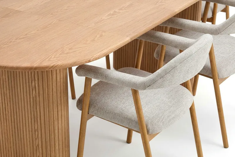 Noira Matgrupp 160-220 cm förlängningsbart i Ek med 6 Ronja Matstolar - Sand/Ek - Möbler - Matplats - Matgrupp & matbord med stolar