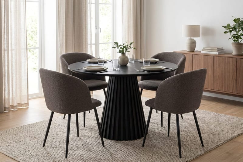 Peyra Matgrupp 110 cm runt med 4 Greya Mastolar - Svartlaserad ek - Möbler - Matplats - Matgrupp & matbord med stolar