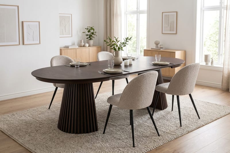 Peyra Matgrupp 120-220 cm förlängningsbart med 4 Nibe Plus Mastolar - Rökt ek - Möbler - Matplats - Matgrupp & matbord med stolar