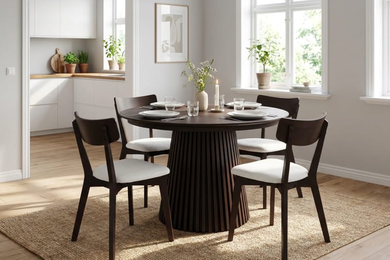 Peyra Matgrupp Förlängningsbart runt 120-220 cm i Rökt Ek med 4 Amelia Matstolar med Dyna - Rökt Ek/Beige - Möbler - Matplats - Matgrupp & matbord med stolar