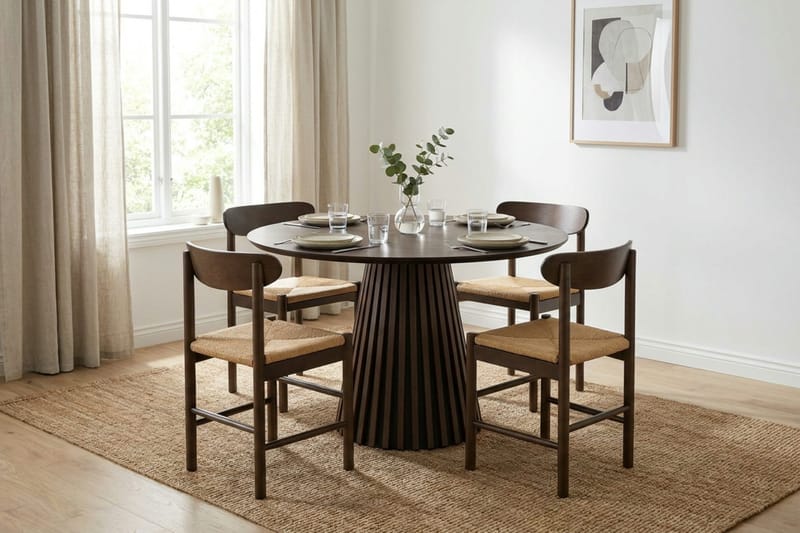 Peyra Matgrupp runt 110 cm Rökt Ek med 4 Malte Matstolar - Möbler - Matplats - Matgrupp & matbord med stolar