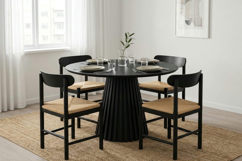 Peyra Matgrupp runt 110 cm Svart med 4 Malte Matstolar - Möbler - Matplats - Matgrupp & matbord med stolar