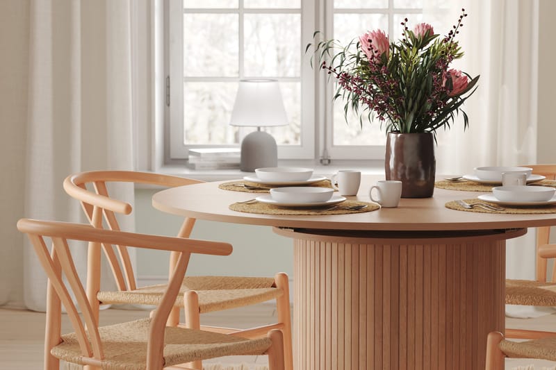 Kopparbo Runt Matbord 130 cm Förlängningsbart med illäggsskiva - Vitlaserat Ek / Ljusbeige - Möbler - Matplats - Matbord & köksbord