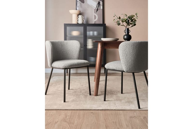 Set med 2 matstolar Mina - Grå, svart/Bouclé - Möbler - Matplats - Matstol & köksstol