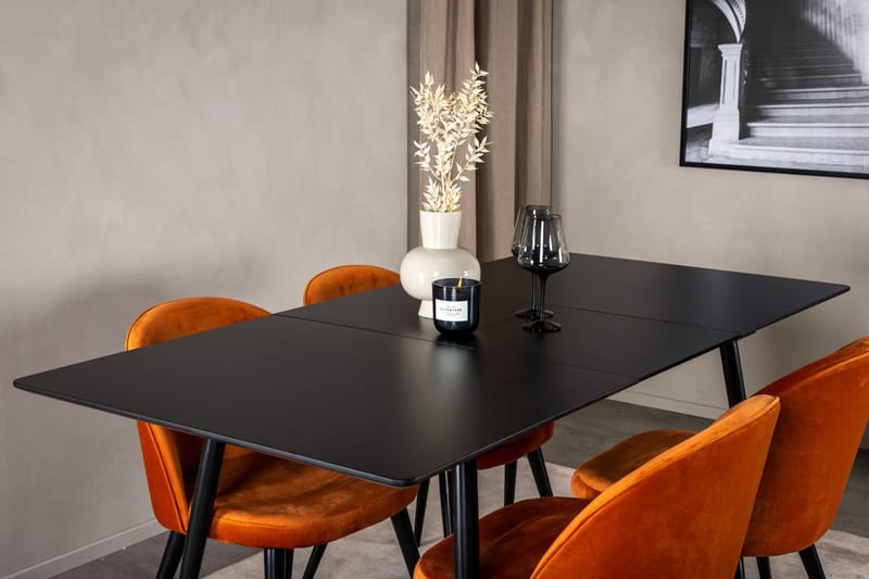 Silar Rektangulär Matgrupp 120-160 cm med 4 Velvet Matstolar - rostig orange - Möbler - Matplats - Matgrupp & matbord med stolar