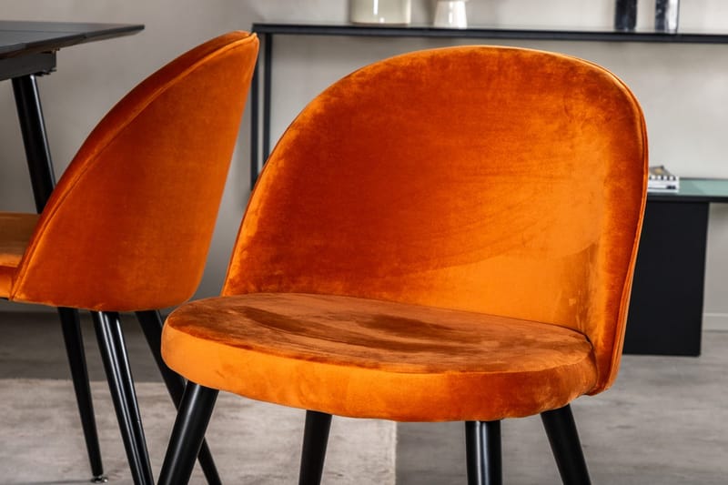 Silar Rektangulär Matgrupp 120-160 cm med 4 Velvet Matstolar - rostig orange - Möbler - Matplats - Matgrupp & matbord med stolar