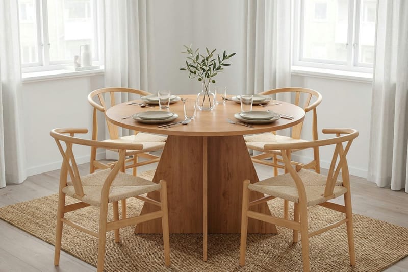Vera Matgrupp runt 110 cm Ek med 4 Dastoori Matstolar - Ek - Möbler - Matplats - Matgrupp & matbord med stolar