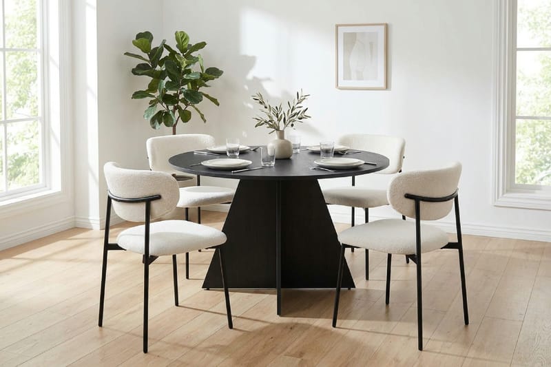Vera Matgrupp runt 110 cm Svart med 4 Lucy Matstolar - Svart - Möbler - Matplats - Matgrupp & matbord med stolar