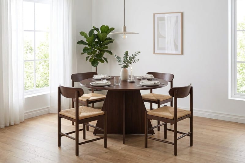 Vera Matgrupp runt 110 cm Valnöt med 4 Malte Matstolar - Möbler - Matplats - Matgrupp & matbord med stolar