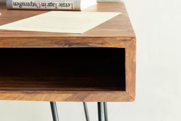 Langner Skrivbord 110 cm med Förvaring Hylla - Massivt Trä/Svart - Möbler - Hemmakontor - Skrivbord
