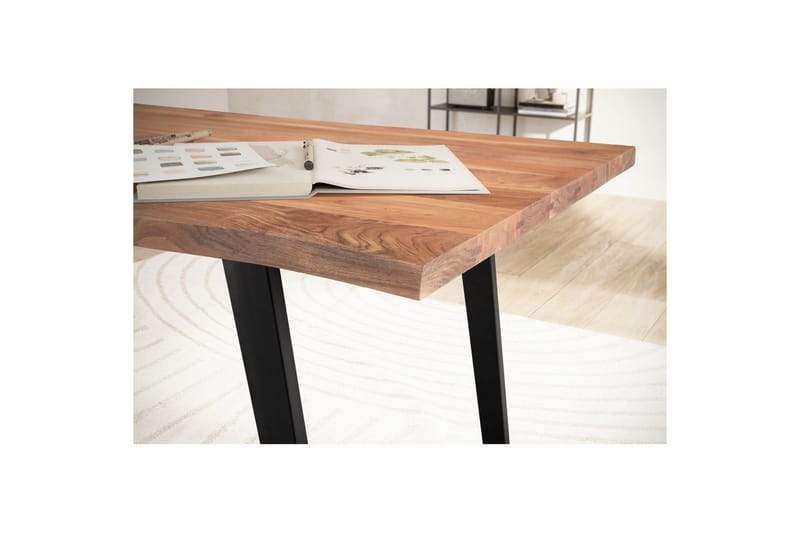 Skrivbord Wohnling Massiv trä träd kant metallben lantlig stil Svart, vinklad, 140x60 cm - Svart, vinklad, 140x60 cm - Möbler - Hemmakontor - Skrivbord