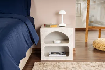 Dalim Sängbord 50 cm - Travertine/Sandsten - Möbler - Sovrum - Sängbord
